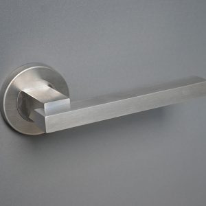 Manija Tipo Roseta 7111 Inox.