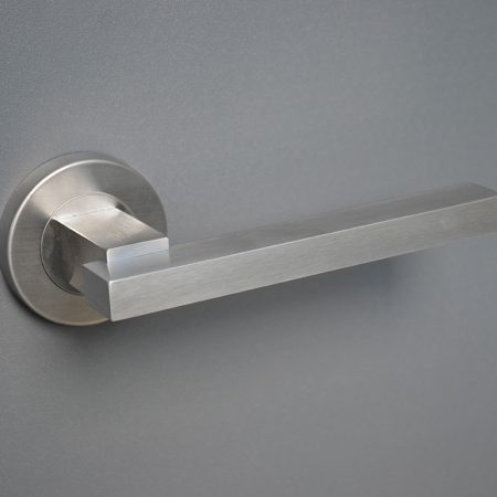 Manija Tipo Roseta 7111 Inox.