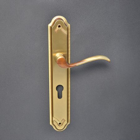 8135 C Manija de Latón