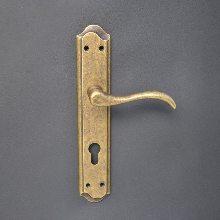 5831 CE Manija de Latón