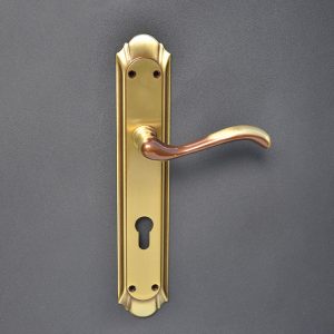 3733 C Manija de Latón