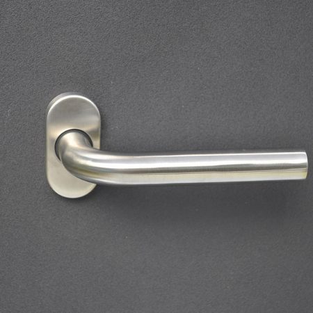 Manija Tipo Roseta Oval RVI-403 Inox.